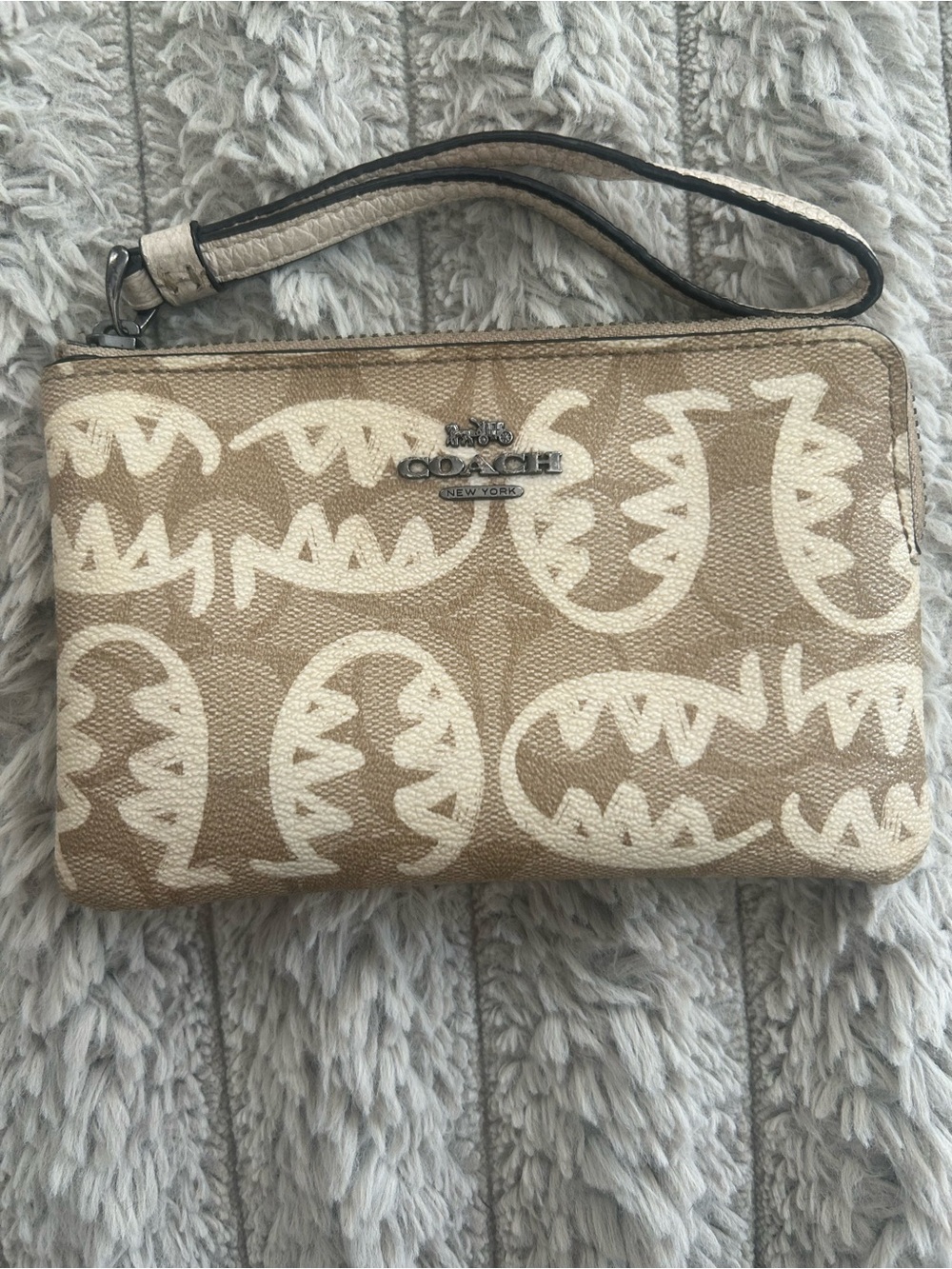 Coach x Guang Yu Rexy Signature Canvas Wristlet Khaki Chalk